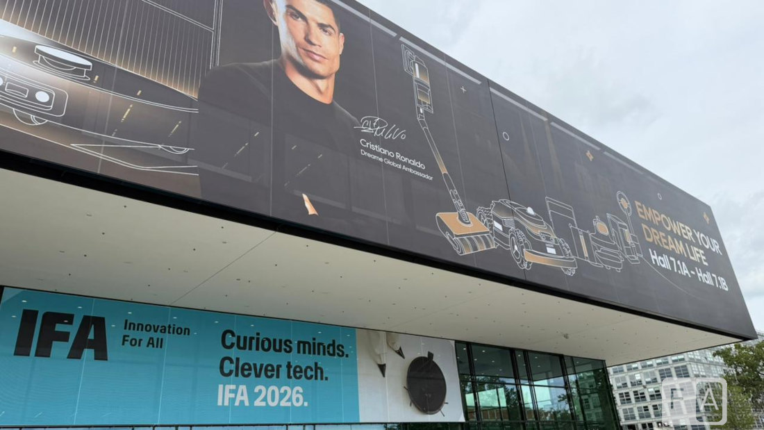 Estande da Dreame na fachada da Messe Berlin durante a IFA 2026, com Cristiano Ronaldo como embaixador global da marca