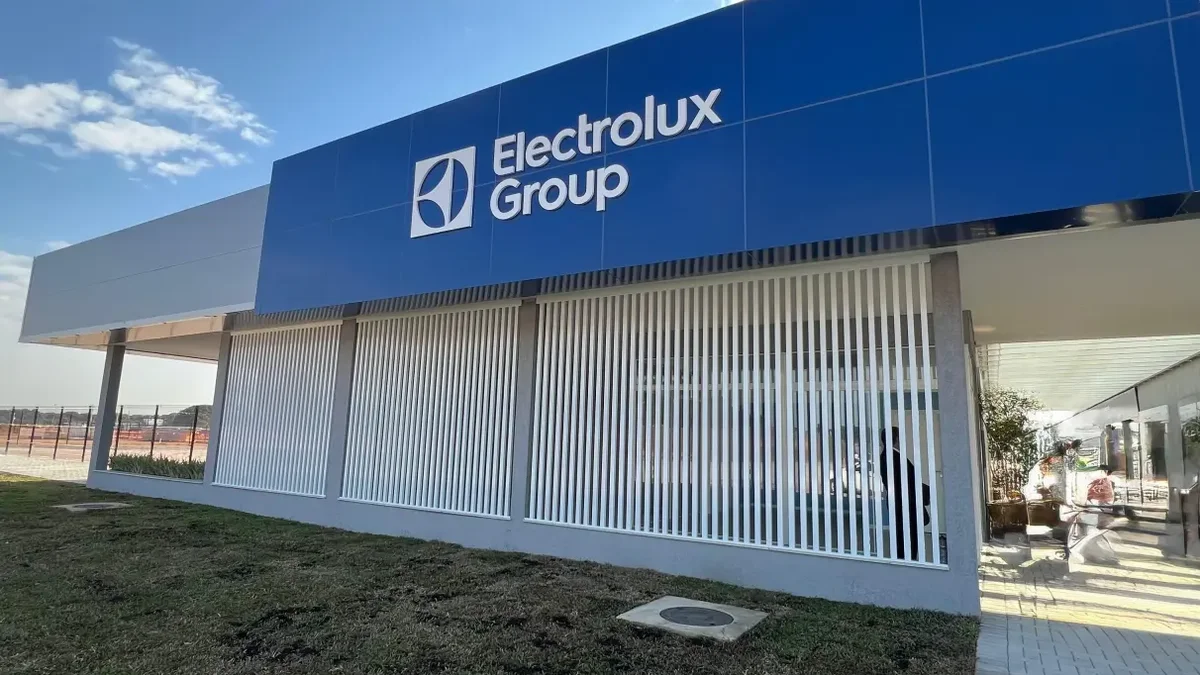 Electrolux investe R$ 300 milhões em Curitiba para colocar IA em 26 eletrodomésticos