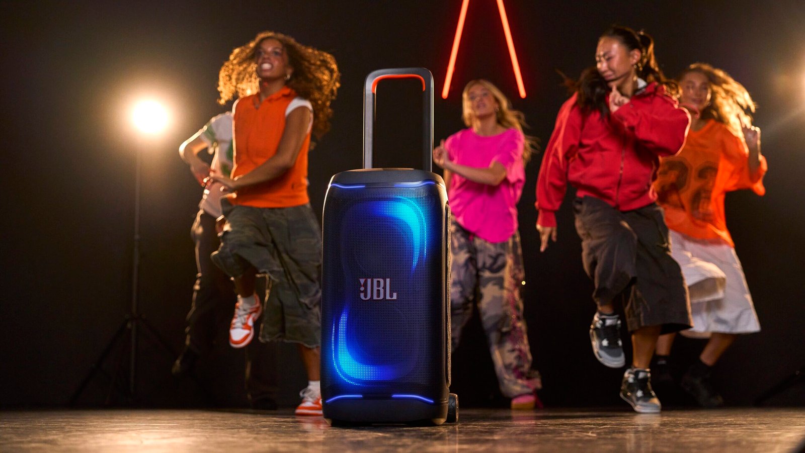 JBL PartyBox 330 chega ao Brasil com 280W e AI Sound Boost